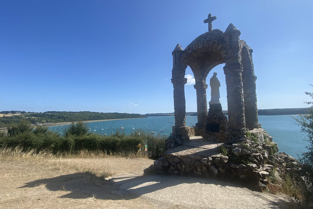 Vue de la plage depuis l'Oratoire de Grainfollet sur Saint-Suliac