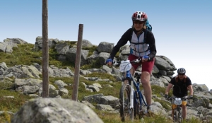 Les 4 vents - Centre cyclotouriste FFVélo <p>Au coeur du Parc naturel régional Livradois-Forez, dans un secteur très boisé, vous pourrez découvrir des parcours à flanc de montagne, mais vous pourrez aussi randonner en plaine de Dore ou encore autour du lac d’Aubusson sur des circuits plus adaptés à une pratique en famille. ......</p><div class="more"><a href="https://ffvelo.fr/randonner-a-velo/vtt/bases-vtt/puy-de-dome/les-4-vents/" target="_blank" title="Les 4 vents – Centre cyclotouriste FFVélo" >Lire la suite</a></div>