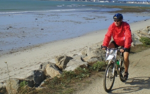 Ouest Cornouaille <p>L’ouest de la Cornouaille est un pays maritime. Où que l’on soit, la côte n’est jamais très loin avec une variété impressionnante de paysages : larges baies, criques, ports de pêche, rias et falaises dominant le Raz de Sein… C’est aussi un pays rural avec ses paysages agricoles vallon ......</p><div class="more"><a href="https://ffvelo.fr/randonner-a-velo/vtt/bases-vtt/finistere/ouest-cornouaille/" target="_blank" title="Ouest Cornouaille" >Lire la suite</a></div>