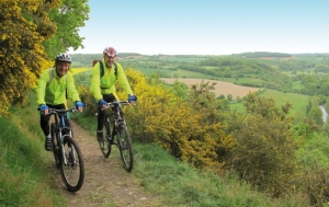 Base VTT Les Perles <p>Située à cheval entre les Alpes Mancelles et le Parc naturel régional Normandie Maine, non loin du Mont des Avaloirs, point culminant de l’Ouest de la France (à 417 mètres), la base VTT implantée sur le site des Perles à Averton, vous accueille pour la pratique de votre loisir favori. ......</p><div class="more"><a href="https://ffvelo.fr/randonner-a-velo/vtt/bases-vtt/mayenne/base-vtt-les-perles/" target="_blank" title="Base VTT Les Perles" >Lire la suite</a></div>