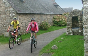 Base VTT Crozon <p>Quel plaisir de randonner à VTT sur ces 350 kilomètres de parcours balisés ! Ici, ouvrez grands vos yeux, vues imprenables sur le bout du monde. Personne ne peut résister à cette invitation au cheminement et à la découverte : méandres de la Vallée de l’Aulne, beautés marines et rurale ......</p><div class="more"><a href="https://ffvelo.fr/randonner-a-velo/vtt/bases-vtt/finistere/crozon/" target="_blank" title="Base VTT Crozon" >Lire la suite</a></div>