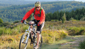 Monts de la Madeleine <p>En Auvergne, les monts de la Madeleine, à 1 000 mètres d’altitude, à cheval sur la Loire et l’Allier offrent un site géographique exceptionnel avec vue sur le mont Blanc et les Puys d’Auvergne. Découverte de sites exceptionnels, villages d’artisans (verriers, potiers, sculpteurs, pein ......</p><div class="more"><a href="https://ffvelo.fr/randonner-a-velo/vtt/bases-vtt/allier/monts-de-la-madeleine/" target="_blank" title="Monts de la Madeleine" >Lire la suite</a></div>