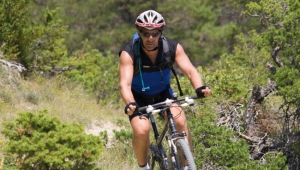 Base VTT du Pays de Dieulefit <p>Situé au coeur de la Drôme Provençale et non loin du Vercors, dans un décor de campagne et de moyenne montagne, le Pays de Dieulefit offre un cadre de vie préservé ; la diversité de ses paysages, ses villages pittoresques et les produits du terroir (picodon, lavande, truffes…) font sa ......</p><div class="more"><a href="https://ffvelo.fr/randonner-a-velo/vtt/bases-vtt/drome/base-vtt-du-pays-de-dieulefit/" target="_blank" title="Base VTT du Pays de Dieulefit" >Lire la suite</a></div>
