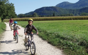 Base VTT Pays du lac d'Aiguebelette <p>Lien entre Jura et Alpes, le Pays du Lac d’Aiguebelette possède son propre langage, et un mélange unique d’espaces préservés. Ici c’est avec la Savoie et son Avant-Pays, limitrophe du Dauphiné, que vous faites connaissance : histoire millénaire à découvrir par ses musées, châtea ......</p><div class="more"><a href="https://ffvelo.fr/randonner-a-velo/vtt/bases-vtt/savoie/base-vtt-pays-du-lac-daiguebelette/" target="_blank" title="Base VTT Pays du lac d’Aiguebelette" >Lire la suite</a></div>
