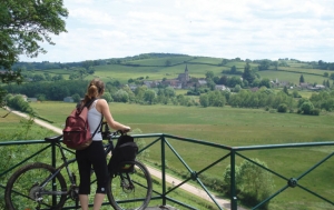 Station VTT du coeur du Nivernais <p>La station VTT est située dans la région centrale du département de la Nièvre, un des quatre départements de la Bourgogne. Elle se trouve sur le site des étangs de Vaux et de Baye, qui est traversé par le canal du Nivernais, un canal long de 180 kilomètres, qui relie la ville d’Auxerr ......</p><div class="more"><a href="https://ffvelo.fr/randonner-a-velo/vtt/bases-vtt/nievre/station-vtt-du-coeur-du-nivernais/" target="_blank" title="Station VTT du coeur du Nivernais" >Lire la suite</a></div>