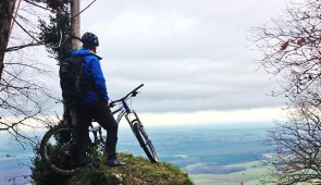 Base VTT Revermont <p>Douceur de vivre et nonchalance caractérisent tout à fait cette étroite bande de transition entre les territoires du Bugey et celui de la Bresse. Le Revermont est bel et bien une terre de montagne et ses pentes ensoleillées tranchent radicalement avec les matins brumeux du bocage bres ......</p><div class="more"><a href="https://ffvelo.fr/randonner-a-velo/vtt/bases-vtt/ain/base-vtt-revermont/" target="_blank" title="Base VTT Revermont" >Lire la suite</a></div>