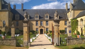 Base VTT Vézère Périgord Noir <p>La base VTT Vézère Périgord noir vous reçoit tout au long de l’année pour des randonnées inoubliables sur des sentiers balisés d’une grande variété. Vous serez surpris et charmé par la diversité de nos paysages et de notre petit patrimoine, fontaines, lavoir, croix, pigeonnier, ......</p><div class="more"><a href="https://ffvelo.fr/randonner-a-velo/vtt/bases-vtt/dordogne/base-vtt-vezere-perigord-noir/" target="_blank" title="Base VTT Vézère Périgord Noir" >Lire la suite</a></div>