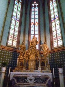 Le maître-autel de la chapelle N-D-de-la-Marceille.