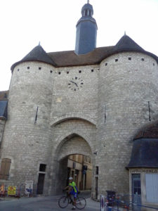 La porte de l’horloge, à Mehun-sur-Yèvre.