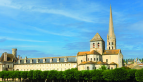 <p>À une trentaine de kilomètres de Poitiers, le village vacances de Saint-Cyr est situé en bordure d’un petit lac abritant une réserve ornithologique. Vous découvrirez quelques-unes des r ......</p><div class="more"><a href="https://ffvelo.fr/randonner-a-velo/ou-quand-pratiquer/sejours-et-voyages/velo-tourisme-et-gastronomie/" target="_blank" title="Vélo, tourisme et gastronomie" >Lire la suite</a></div>