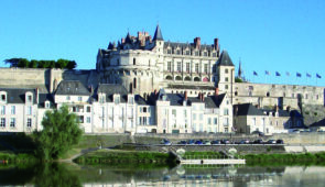 <p>



Six boucles pour découvrir quelques-uns des plus beaux châteaux de la Loire : Chaumont, Chenonceau, Loches, Azay-le-Rideau ou Villandry… Vous serez accueillis au village vac ......</p><div class="more"><a href="https://ffvelo.fr/randonner-a-velo/ou-quand-pratiquer/sejours-et-voyages/en-val-de-loire-au-pays-des-chateaux-2/" target="_blank" title="En Val de Loire au pays des châteaux" >Lire la suite</a></div>