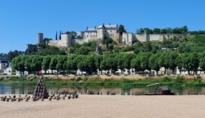 <p>Chinon, située au coeur du Parc naturel régional Loire-Anjou-Touraine, est l’endroit parfait pour les amateurs de nature, de vignobles et de patrimoine. En bordure d’une vaste forêt dom ......</p><div class="more"><a href="https://ffvelo.fr/randonner-a-velo/ou-quand-pratiquer/sejours-et-voyages/au-coeur-du-pays-chinonais-2025/" target="_blank" title="AU CŒUR DU PAYS CHINONAIS" >Lire la suite</a></div>