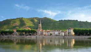 <p>Partez à la découverte de Bédoin où vous découvrirez les gorges de la Nesque et du Toulourenc, les villages du Luberon, Gordes, Roussillon et Bonnieux. La montagne ne sera pas absente a ......</p><div class="more"><a href="https://ffvelo.fr/randonner-a-velo/ou-quand-pratiquer/sejours-et-voyages/du-mont-ventoux-au-luberon-2025/" target="_blank" title="DU MONT VENTOUX AU LUBERON" >Lire la suite</a></div>