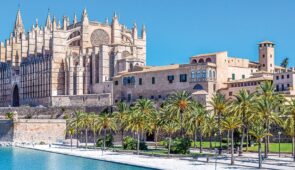 <p>AU PARADIS DU CYCLOTOURISME
Au départ d’Alcúdia, laissez-vous guider à la découverte de cette île pleine de charme, aux beautés parfois discrètes et au climat agréable. Vous emprunterez ......</p><div class="more"><a href="https://ffvelo.fr/randonner-a-velo/ou-quand-pratiquer/sejours-et-voyages/espagne-majorque-2/" target="_blank" title="MAJORQUE" >Lire la suite</a></div>