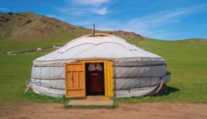 <p>SUR LES TERRES DES NOMADES
Au départ de Oulan-Bator, partez pour une aventure inédite à travers les steppes mongoles. Un territoire authentique et préservé vous attend, propice à l’évas ......</p><div class="more"><a href="https://ffvelo.fr/randonner-a-velo/ou-quand-pratiquer/sejours-et-voyages/mongolie-2026/" target="_blank" title="MONGOLIE" >Lire la suite</a></div>