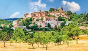 <p>Laissez-vous séduire par ce séjour au départ de Gréoux-les-Bains situé à 400 mètres d’altitude, une commune du Parc naturel régional du Verdon. Vous découvrirez un territoire possédant  ......</p><div class="more"><a href="https://ffvelo.fr/randonner-a-velo/ou-quand-pratiquer/sejours-et-voyages/au-coeur-de-la-haute-provence-2026/" target="_blank" title="AU CŒUR DE LA HAUTE-PROVENCE" >Lire la suite</a></div>