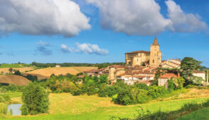 <p>Partez à la découverte du nord de la Gascogne, entre vallons ondulants et villages de caractère, sur les terres de d’Artagnan et d’Henri IV. Depuis le camping, vous emprunterez de charm ......</p><div class="more"><a href="https://ffvelo.fr/randonner-a-velo/ou-quand-pratiquer/sejours-et-voyages/escapade-en-gascogne-2026/" target="_blank" title="ESCAPADE EN GASCOGNE" >Lire la suite</a></div>