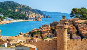 <p>Votre séjour se déroulera dans le cadre agréable d’un hôtel situé près de la plage. Deux circuits vous seront proposés chaque jour accompagnés par des moniteurs. Ils vous feront découvr ......</p><div class="more"><a href="https://ffvelo.fr/randonner-a-velo/ou-quand-pratiquer/sejours-et-voyages/a-la-decouverte-de-la-costa-daurada-2026/" target="_blank" title="À LA DÉCOUVERTE DE LA COSTA DAURADA" >Lire la suite</a></div>