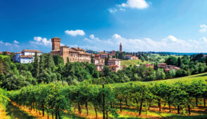 <p>Venez découvrir à vélo les Apennins, entre Toscane et Émilie-Romagne, sur des routes paisibles traversant forêts et villages perchés. Vous séjournerez dans un hôtel familial où règnent  ......</p><div class="more"><a href="https://ffvelo.fr/randonner-a-velo/ou-quand-pratiquer/sejours-et-voyages/entre-toscane-et-emilie-romagne-2026/" target="_blank" title="ENTRE TOSCANE ET ÉMILIE-ROMAGNE" >Lire la suite</a></div>