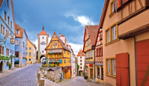 <p>Partez à la découverte de la Route romantique, un itinéraire cyclable de 460 km reliant une douzaine de communes du sud de l’Allemagne, au riche patrimoine historique. Vous traver ......</p><div class="more"><a href="https://ffvelo.fr/randonner-a-velo/ou-quand-pratiquer/sejours-et-voyages/la-route-romantique-2026/" target="_blank" title="LA ROUTE ROMANTIQUE" >Lire la suite</a></div>